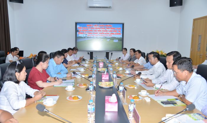 Đồng chí Nguyễn Thanh Nhàn cùng Đoàn công tác làm việc với Công ty TNHH Phát triển Khu công nghiệp Long Giang.