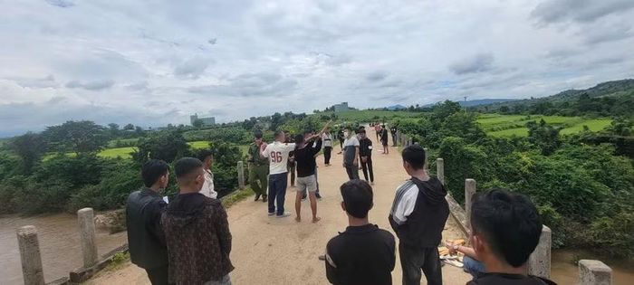 Lực lượng Công an thực nghiệm điều tra vụ án tại hiện trường. Ảnh: Minh Đức