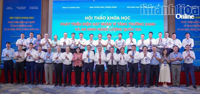 Các đại biểu tại hội thảo.