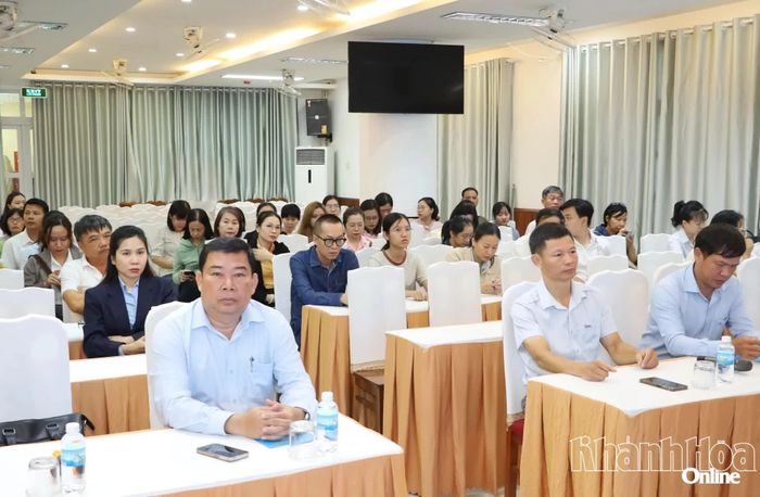 Các đại biểu tham dự hội nghị.