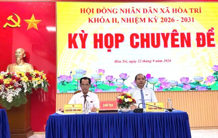 Chủ tọa điều hành kỳ họp.