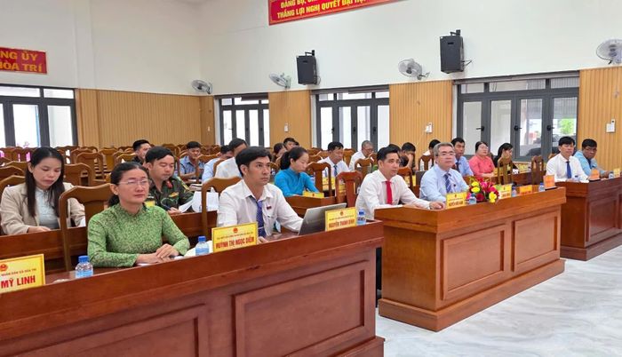 Các đại biểu tham dự kỳ họp.