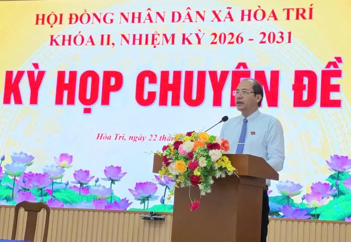 Ông Trần Văn Phải - Bí thư Đảng ủy, Chủ tịch HĐND xã Hòa Trí phát biểu bế mạc kỳ họp.