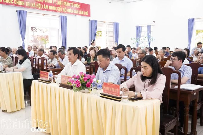 Các đại biểu tham dự buổi tiếp xúc.