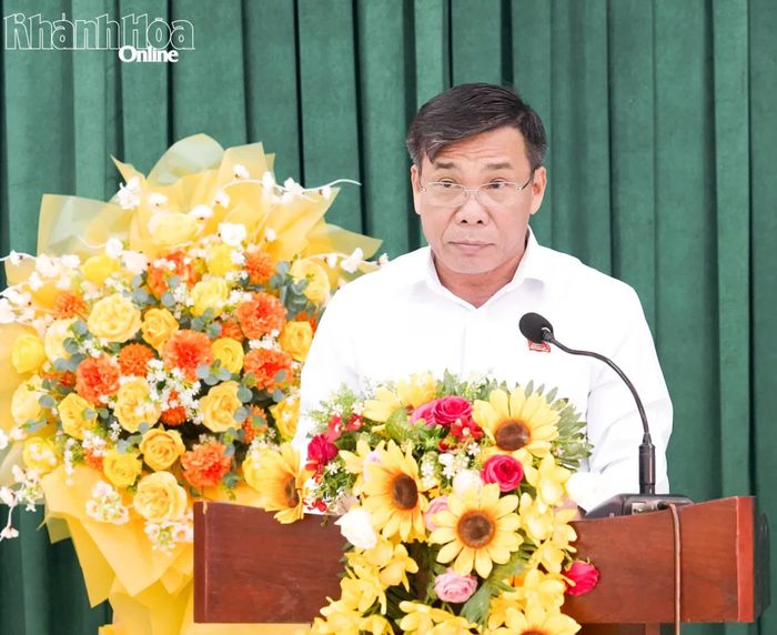 Đại biểu HĐND tỉnh thông tin đến cử tri kết quả các kỳ họp HĐND tỉnh khóa VIII.