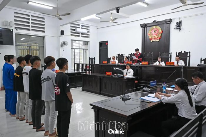Tòa tuyên án.