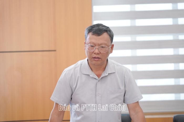 Lãnh đạo UBND xã Sìn Hồ phát biểu tại buổi giám sát.
