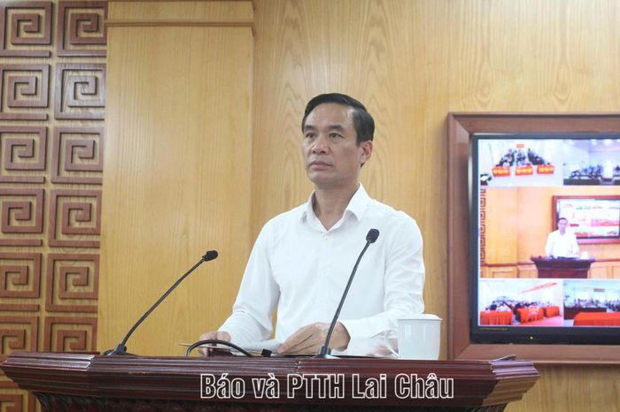 Đồng chí Nguyễn Quang Khải - Phó Chánh Văn phòng Tỉnh ủy phát biểu tại hội nghị.