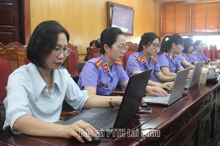 Đại biểu tham gia hội nghị tập huấn tại điểm cầu Tỉnh ủy.