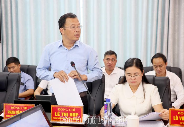 Lãnh đạo UBND xã Than Uyên phát biểu tại buổi làm việc.