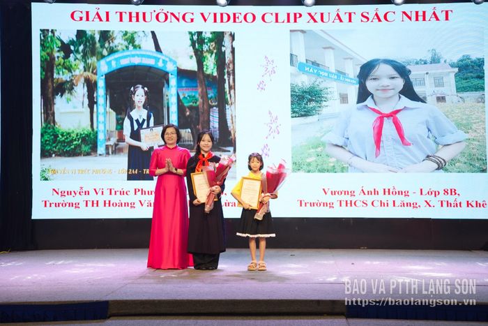 Lãnh đạo Báo và Phát thanh, Truyền hình Lạng Sơn trao giải video clip xuất sắc nhất cho các thí sinh
