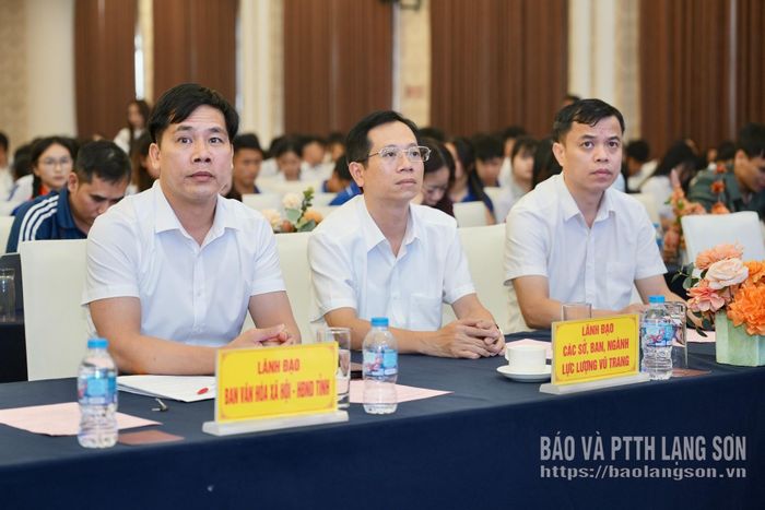 Các đại biểu tham dự chương trình