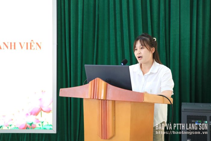 Đại diện hợp tác xã nêu ý kiến tại hội nghị