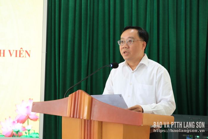 Lãnh đạo Liên minh hợp tác xã tỉnh phát biểu tại hội nghị