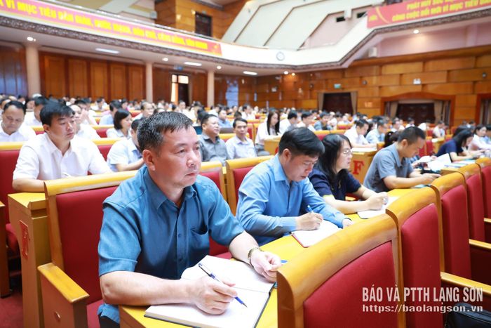 Các đại biểu dự hội nghị