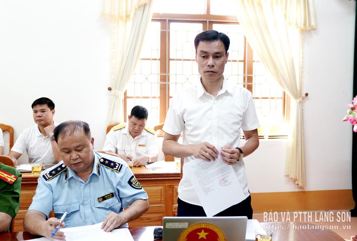 Chủ tịch UBND xã, Trưởng Ban Chỉ đạo 389 xã Ba Sơn báo cáo một số nội dung tại buổi kiểm tra