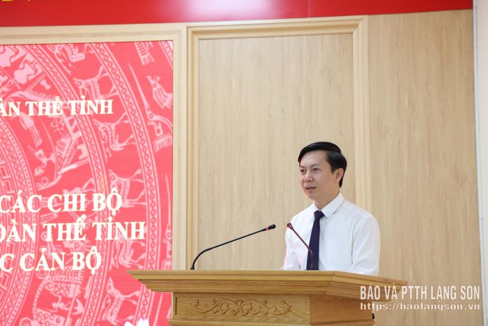 Đồng chí Nguyễn Hoàng Tùng, Phó Bí thư Thường trực Đảng ủy, Bí thư Chi bộ Cơ quan Ủy ban MTTQ Việt Nam tỉnh phát biểu nhận nhiệm vụ