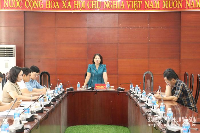 Lãnh đạo UBND phường Đông Kinh phát biểu tại hội nghị đối thoại