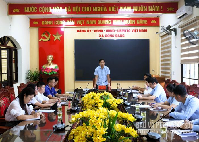Đoàn công tác của Trung tâm PVHCC tỉnh làm việc tại Trung tâm PVHCC xã Đồng Đăng