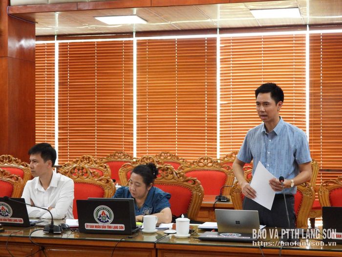 Đại diện lãnh đạo UBND phường Kỳ Lừa báo cáo về công tác giải phóng mặt bằng 