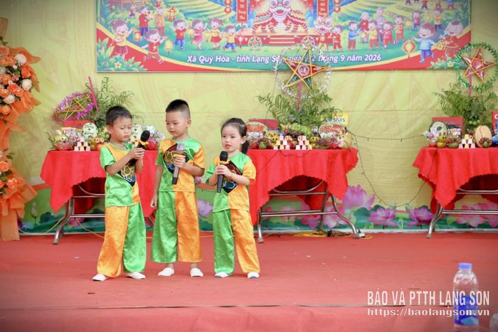 Tiết mục văn nghệ biểu diễn tại chương trình