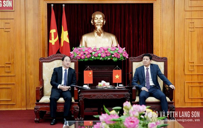 Ông Hầu Á Huy, Ủy viên Ủy ban kiểm sát Viện KSND tối cao, Vụ trưởng Vụ Kiểm sát án hình sự thông thường, Viện KSND tối cao Trung Quốc, trưởng đoàn đại biểu Viện KSND tối cao Trung Quốc phát biểu tại buổi tiếp xã giao