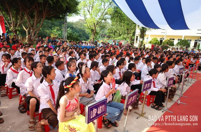 Học sinh Trường Tiểu học Nhân Lý tham gia chương trình