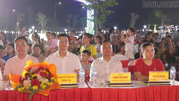 Các đại biểu tham dự chương trình.