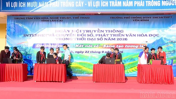 Các đội thi hào hứng tham gia “Sân chơi trí thức số” với chủ đề “Đọc số - Hiểu số - Sống số”.