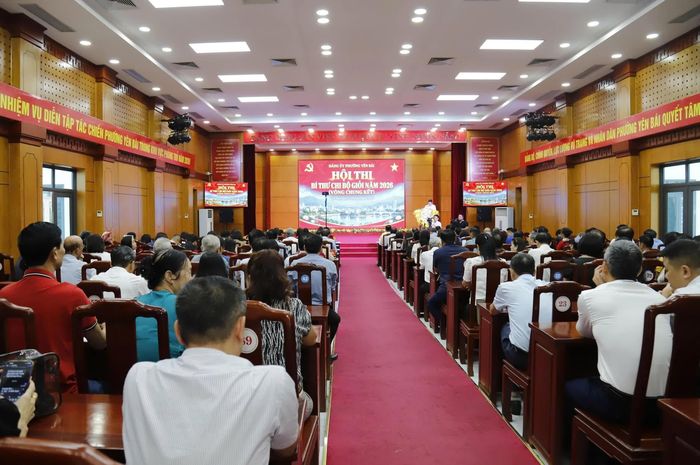 Toàn cảnh Hội thi Bí thư chi bộ giỏi năm 2026 phường Yên Bái.
