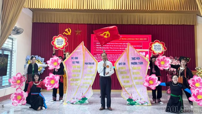 Thí sinh tham gia phần thi thuyết trình và xử lý tình huống.