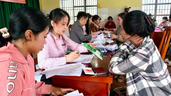 Các địa phương trên địa bàn tỉnh phối hợp với Ngân hàng chính sách xã hội tạo điều kiện để đồng bào DTTS vay vốn phát triển kinh tế