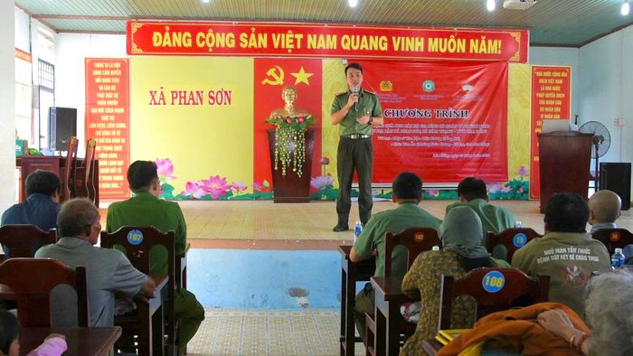 Tuyên truyền phòng chống lừa đảo trên không gian mạng cho bà con đồng bào dân tộc thiểu số
