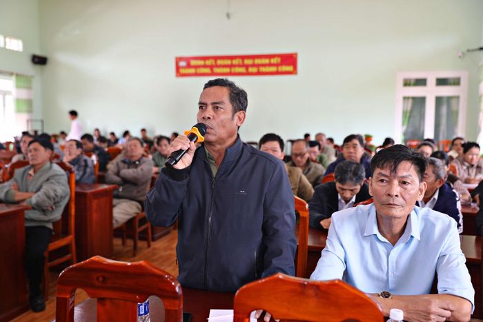 Cử tri K'Tư, thôn K'Răng Chớ kiến nghị tới Đoàn ĐBQH các vấn đề về giao thông, bảo đảm chế độ chính sách cho người có công