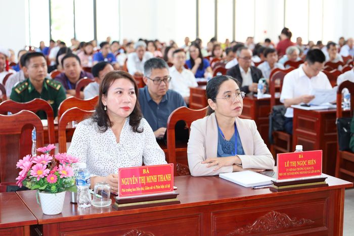 Đại diện các đơn vị, địa phương dự buổi tiếp xúc