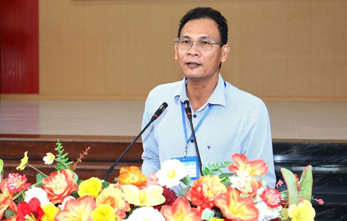 Ông Nguyễn Trường Sa, Chủ tịch UBND xã Liên Hương trả lời, giải thích nhiều ý kiến của bà con thuộc thẩm quyền