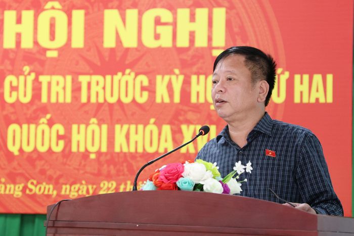 ĐBQH Nguyễn Trường Giang ghi nhận những ý kiến, kiến nghị của cử tri địa phương