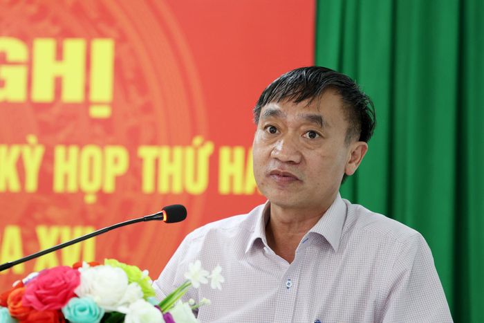 Chủ tịch UBND xã Quảng Sơn Đoàn Văn Phương trả lời một số nội dung mà cử tri kiến nghị, phản ánh