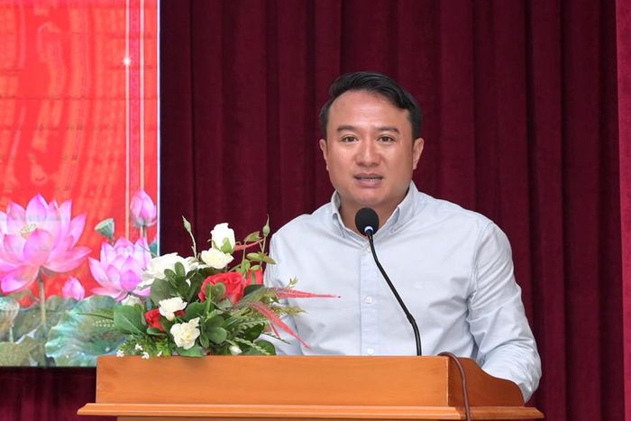 Ông Nguyễn Văn Nghị, Chủ tịch UBND phường Phú Thủy trả lời các kiến nghị thuộc thẩm quyền