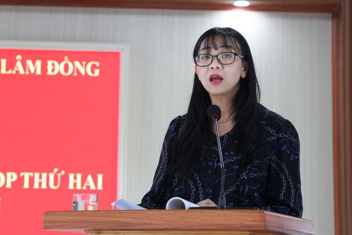 Bà Trịnh Thị Tú Anh, ĐBQH chuyên trách Đoàn ĐBQH tỉnh Lâm Đồng, Ủy viên Ủy Ban Khoa học - Công nghệ và Môi trường của Quốc hội
