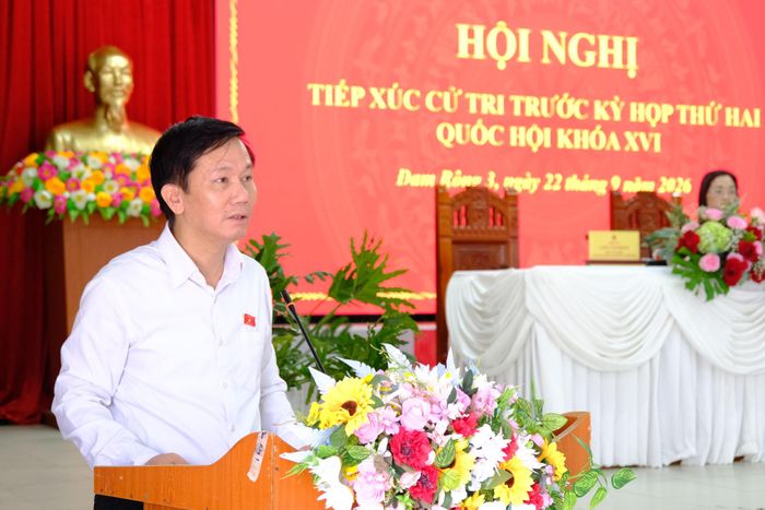 Ông Lâm Văn Đoan, Phó Chủ nhiệm Ủy ban Văn hóa và Xã hội của Quốc hội ghi nhận đầy đủ các ý kiến, kiến nghị của cử tri; đồng thời trao đổi, giải trình những nội dung thuộc thẩm quyền