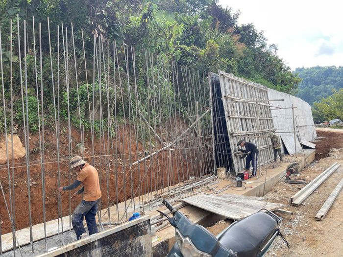 Xây dựng ta luy trên tuyến ĐT717