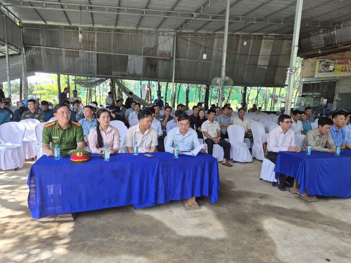 Đông đảo bà con tham gia lễ phát động
