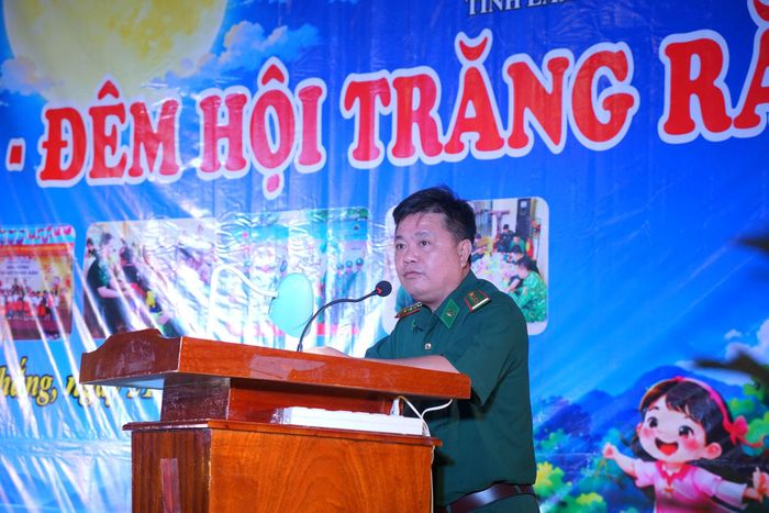 Đại tá Đinh Văn Bộ, Phó Chính ủy Bộ đội Biên phòng tỉnh Lâm Đồng phát biểu tại chương trình