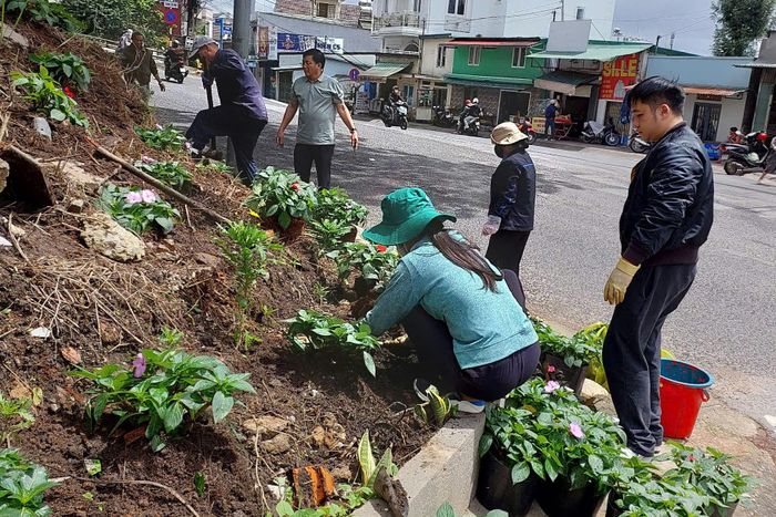 Công nhân thi công gấp rút để kịp chào đón Festival Hoa Đà Lạt 2026