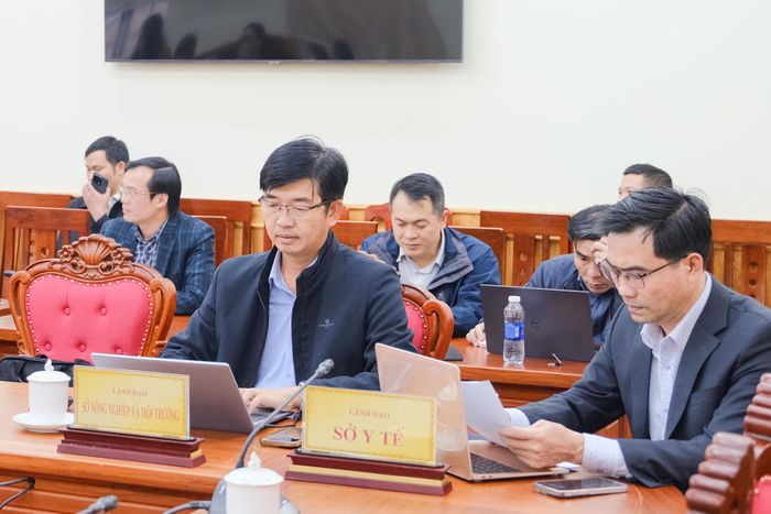 Đại diện các sở, ngành dự phiên họp