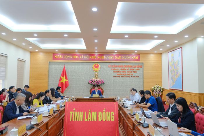 Quang cảnh buổi làm việc