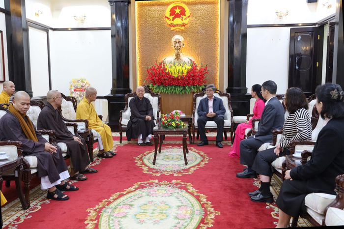 Đồng chí Nguyễn Minh, Tỉnh ủy viên, Phó Chủ tịch UBND tỉnh tiếp đoàn Ban Thường trực Ban Trị sự Giáo hội Phật giáo Việt Nam tỉnh Lâm Đồng