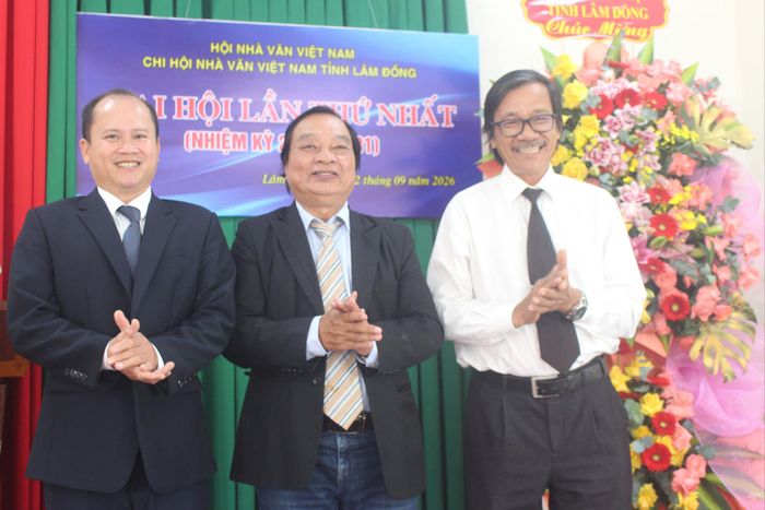 Ban chấp hành Chi hội ra mắt đại hội
