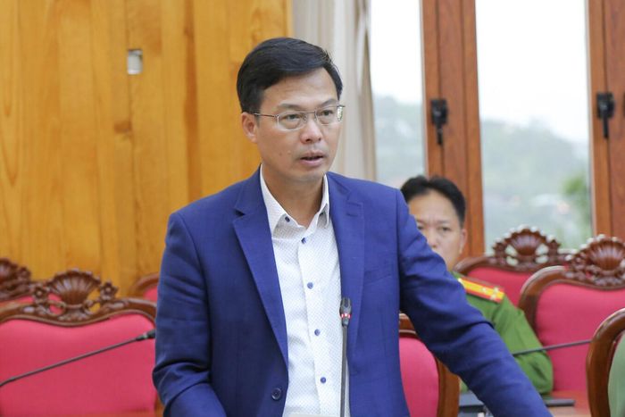 Tỉnh ủy viên, Phó Chủ tịch UBND tỉnh Đinh Văn Tuấn đề nghị các xã, phường rà soát kỹ đối tượng, đẩy nhanh tiến độ khám, chữa bệnh